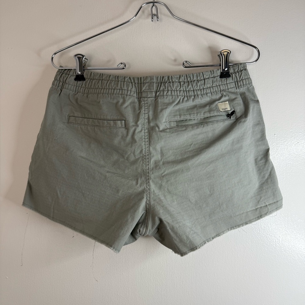 Vuori women’s gray/green rip stop tie front shorts XS - Picture 3 of 4